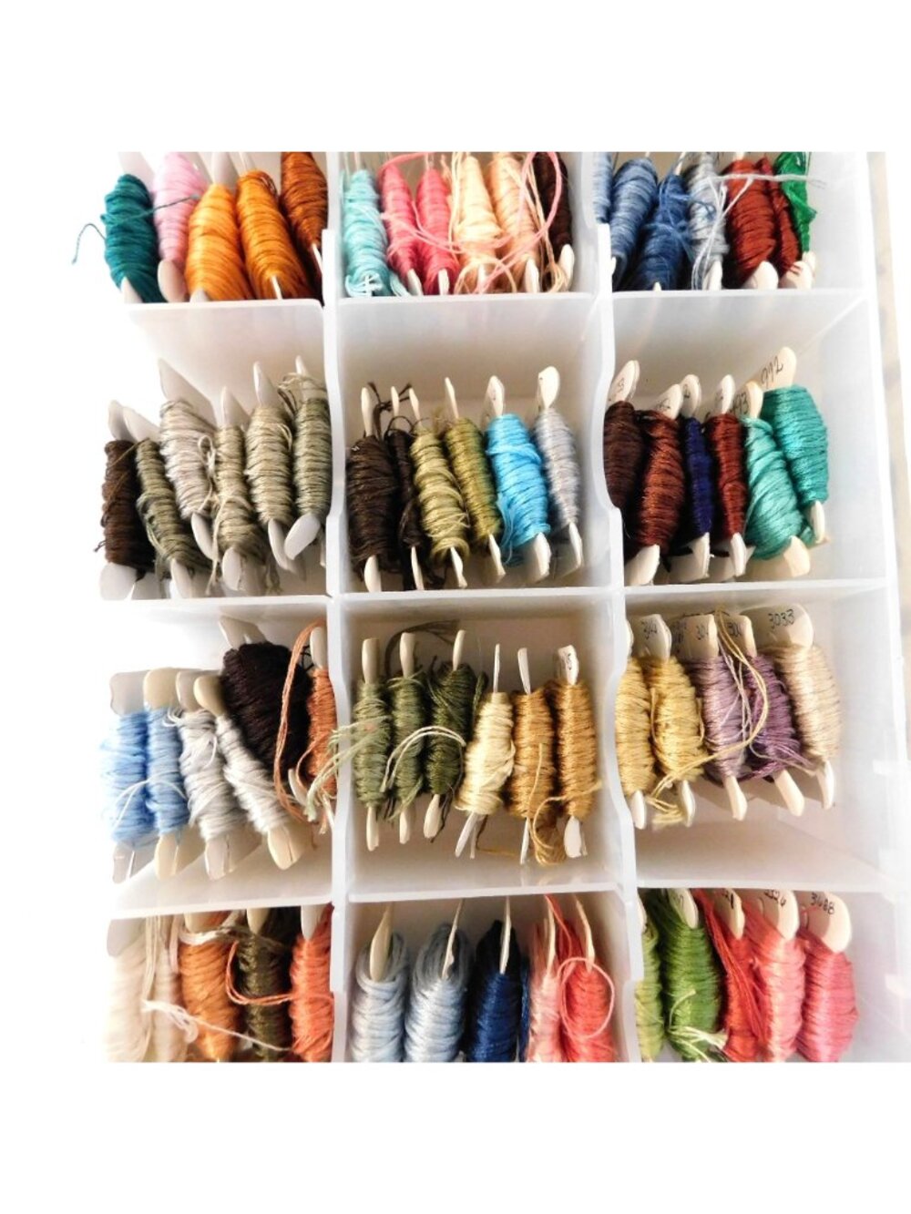 Assorted Embroidery Thread Kit Organizer Box 80+ Color Floss Sewing Cross Stitch - Picture 5 of 6